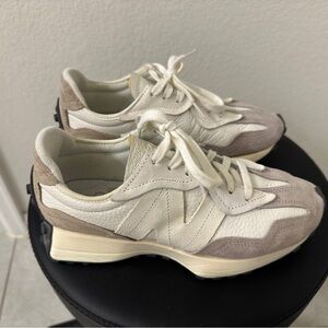 New Balance 327 sneakers- 7.5- LIKE NEW